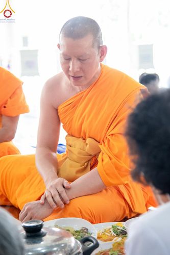 ภาพ No.184811:พิธีถวายภัตตาหารเมนูสวรรค์ "เพื่อการบรรลุธรรม" เนื่องในวาระอายุวัฒนมงคล 84 ปี หลวงพ่อทัตตชีโว วันเสาร์ที่ 21 ธันวาคม พ.ศ. 2567 ณ หอฉันคุณยายอาจารย์ฯ วัดพระธรรมกาย