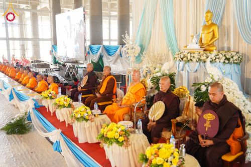 ภาพ No.143698:พิธีถวายผ้าไตร, สวดธรรมจักร, ปฏิบัติธรรม และฟังแสดงพระธรรมเทศนา ภาษาเมียนมา โดยมีสาธุชนชาวเมียนมากว่า 4,000 คน เข้าร่วมพิธี ณ มหารัตนวิหารคด วัดพระธรรมกาย วันอาทิตย์ที่ 7 กรกฎาคม พ.ศ. 2567