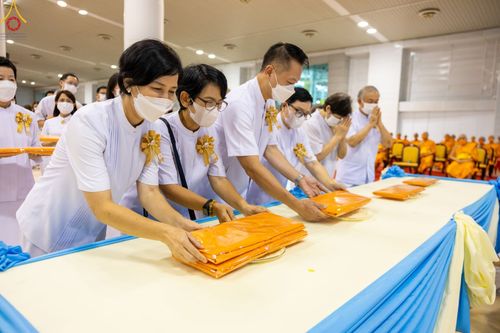 ภาพ No.88972:พิธีทอดผ้าป่าสมทบกฐินครั้งที่ 2 วันศุกร์ที่ 29 กันยายน พ.ศ. 2566 วันเพ็ญขึ้น 15 ค่ำ เดือน 10 ณ ห้องแก้วสารพัดนึก 1 วัดพระธรรมกาย