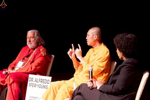 ภาพ No.249779:วันอาทิตย์ที่ 28 กันยายน พ.ศ. 2568 การปฏิบัติธรรมบูชาธรรม 108 ปี แห่งการบรรลุธรรมของหลวงปู่วัดปากน้ำ ได้จุดประทีปสันติภาพไปทั่วโลก และได้ร่วมเสวนาทางปัญญา เพื่อการขยายพระพุทธศาสนาวิชชาธรรมกายไปทั่วโลก  ในงาน HTC Newyork USA