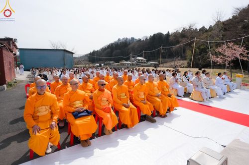 ภาพ No.132198:พิธีประดิษฐานยอดอุโบสถ บูชาธรรม 80 ปี หลวงพ่อธัมมชโย ณ วัดพระธรรมกายโทชิหงิ ประเทศญี่ปุ่น วันอาทิตย์ที่ 24 มีนาคม พ.ศ. 2567