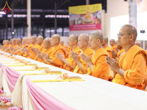 ภาพ No.203218:พิธีถวายภัตตาหารเป็นสังฆทาน แด่พระธรรมยาตรา ณ วัดพระธรรมกาย ตำบลคลองสาม อำเภอคลองหลวง จังหวัดปทุมธานี ในโครงการธรรมยาตรา กตัญญูบูชา มหาปูชนียาจารย์ พระมงคลเทพมุนี(สด จนฺทสโร) พระผู้ปราบมาร อนุสรณ์สถาน 7 แห่ง ปีที่ 13 วันที่ 29 มกราคม พ.ศ. 2568