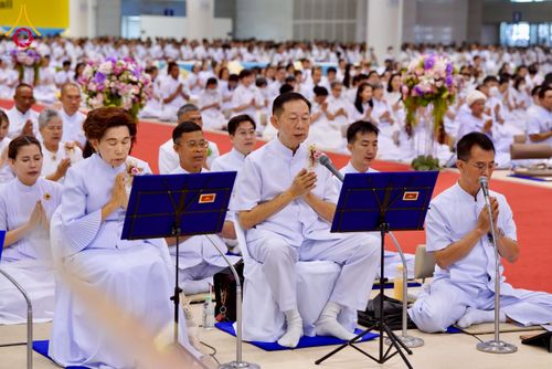 ภาพ No.215323:วันอาทิตย์ต้นเดือนที่ 6 เมษายน พ.ศ. 2568 พิธีบูชาข้าวพระ สภาธรรมกายสากล วัดพระธรรมกาย