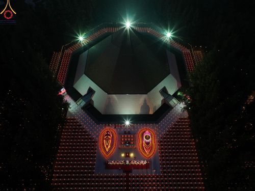 ภาพ No.190164:พิธีจุดประทีปถวายเป็นพุทธบูชา และบูชาธรรมมหาปูชนียาจารย์ ณ อนุสรณ์สถานมหาวิหารพระมงคลเทพมุนี (โลตัสแลนด์) อ.สองพี่น้อง จ.สุพรรณบุรี ในโครงการธรรมยาตรา กตัญญูบูชา มหาปูชนียาจารย์ พระมงคลเทพมุนี(สด จนฺทสโร) พระผู้ปราบมาร อนุสรณ์สถาน 7 แห่ง ปีที่ 13