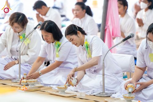 ภาพ No.201826:พิธีถวายภัตตาหารเป็นสังฆทาน แด่พระธรรมยาตรา ณ อนุสรณ์สถานบางปลา วัดบางปลา อำเภอบางเลน จังหวัดนครปฐม ในโครงการธรรมยาตรา กตัญญูบูชา มหาปูชนียาจารย์ พระมงคลเทพมุนี(สด จนฺทสโร) พระผู้ปราบมาร อนุสรณ์สถาน 7 แห่ง ปีที่ 13 วันที่ 26 มกราคม พ.ศ. 2568