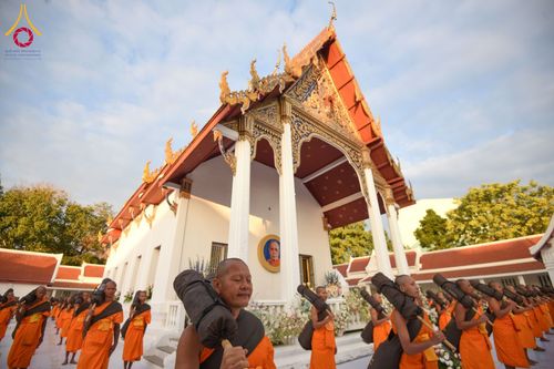 ภาพ No.197082:พระธรรมยาตราปฏิบัติธรรม และถ่ายภาพหมู่ประวัติศาสตร์ ณ วัดโบสถ์(บน) ตำบลบางคูเวียง อำเภอบางกรวย จังหวัดนนทบุรี ในโครงการธรรมยาตรา กตัญญูบูชา มหาปูชนียาจารย์ พระมงคลเทพมุนี(สด จนฺทสโร) พระผู้ปราบมาร อนุสรณ์สถาน 7 แห่ง ปีที่ 13 วันที่ 18 มกราคม พ.ศ. 2568