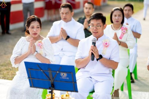 ภาพ No.234403:วันพฤหัสบดีที่ 24 กรกฎาคม พ.ศ. 2568 พิธีถวายสังฆทานแก่คณะสงฆ์ 323 วัด , พิธีมอบกองทุนหนุนแรงใจช่วยครูใต้ , พิธีทำบุญส่วนกุศลแด่ผู้วายชนม์ ในเหตุการณ์ความไม่สงบ 4 จังหวัด ชายแดนภาคใต้ (ปัตตานี , ยะลา , นราธิวาส , สงขลา) ปีที่ 21 ครั้งที่ 179 ณ วัดเวฬุวัน 