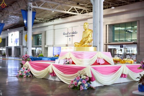 ภาพ No.251276:วันที่ 10 ตุลาคม พ.ศ. 2568 พิธีปฏิบัติธรรม ในวันคล้ายวันเกิด 141 ปี พระมงคลเทพมุนี (สด จนฺทสโร) พระผู้ปราบมาร ณ สภาธรรมกายสากล วัดพระธรรมกาย