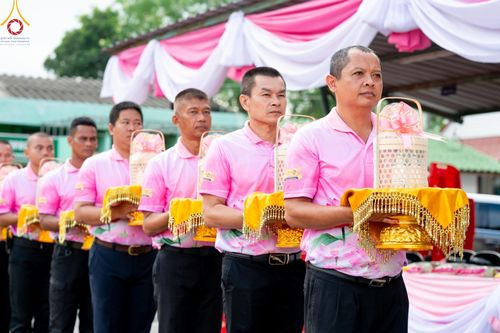 ภาพ No.150823:พิธีเจริญพระพุทธมนต์ และทำบุญตักบาตรแด่คณะสงฆ์ จำนวน 121 รูป เนื่องในโอกาสฉลองครบรอบ 120 ปี อำเภอคลองหลวง จังหวัดปทุมธานี เพื่อถวายเป็นพุทธบูชา ช่วยเหลือผู้ประสบความเดือดร้อนจากอุทกภัย และคณะสงฆ์ 323 วัด 4 จังหวัดชายแดนภาคใต้ วันเสาร์ที่ 31 สิงหาคม พ.ศ. 
