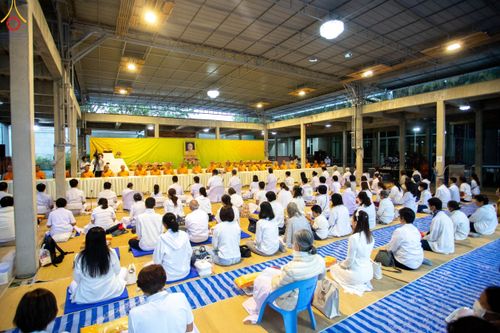 ภาพ No.189436:พิธีถวายภัตตาหารเป็นสังฆทาน แด่พระธรรมยาตรา ในโครงการธรรมยาตรา กตัญญูบูชา มหาปูชนียาจารย์ พระมงคลเทพมุนี(สด จนฺทสโร) พระผู้ปราบมาร อนุสรณ์สถาน 7 แห่ง ปีที่ 13 ณ อนุสรณ์สถานมหาวิหารพระมงคลเทพมุนี (โลตัสแลนด์) อ.สองพี่น้อง จ.สุพรรณบุรี วันที่ 5 มกราคม 2568