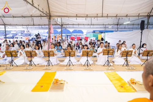 ภาพ No.200222:พิธีถวายภัตตาหารเป็นสังฆทาน แด่พระธรรมยาตรา ณ อนุสรณ์สถานบางปลา วัดบางปลา อำเภอบางเลน จังหวัดนครปฐม ในโครงการธรรมยาตรา กตัญญูบูชา มหาปูชนียาจารย์ พระมงคลเทพมุนี(สด จนฺทสโร) พระผู้ปราบมาร อนุสรณ์สถาน 7 แห่ง ปีที่ 13 วันที่ 23 มกราคม พ.ศ. 2568