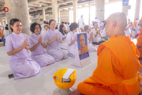 ภาพ No.62581:พิธีถวายบาตรเเละไทยธรรม ในโครงการอุปสมบทหมู่ บูชาธรรมหลวงพ่อธัมมชโย พ.ศ.2567 ณ ลานธรรม พระมหาธรรมกายเจดีย์ วันที่ 13 เมษายน พ.ศ.2567