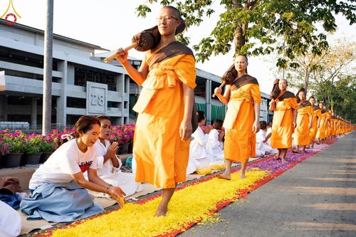 ภาพ No.188445:พิธีต้อนรับพระธรรมยาตรา ในโครงการธรรมยาตรา กตัญญูบูชา มหาปูชนียาจารย์ พระมงคลเทพมุนี(สด จนฺทสโร) พระผู้ปราบมาร อนุสรณ์สถาน 7 แห่ง ปีที่ 13 วันที่ 2 มกราคม พ.ศ. 2568 ณ วัดพระธรรมกาย จ.ปทุมธานี