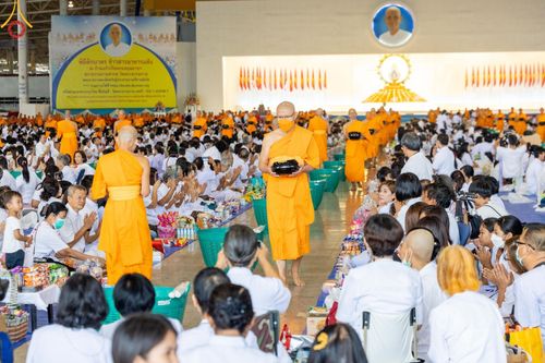 ภาพ No.124447:พิธีตักบาตรในวันมาฆบูชา ณ บ้านแก้วเรือนทองคุณยายฯ วัดพระธรรมกาย จ.ปทุมธานี วันเสาร์ที่ 24 กุมภาพันธ์ พ.ศ. 2567
