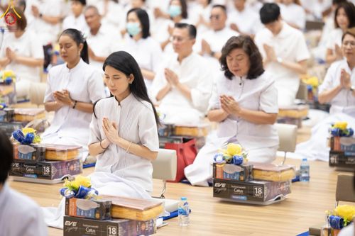 ภาพ No.145258:พิธีถวายผ้าอาบน้ำฝนและประทีปโคมไฟ ณ สภาธรรมกายสากล วัดพระธรรมกาย วันเสาร์ที่ 20 กรกฎาคม พ.ศ. 2567