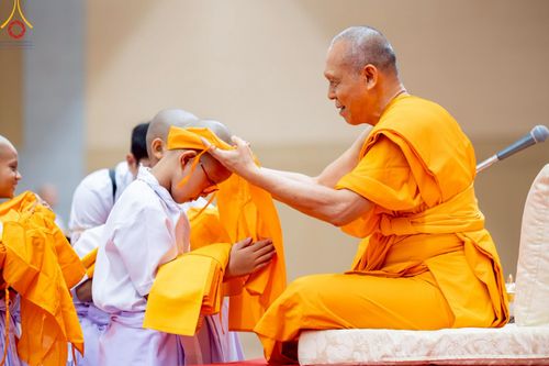 ภาพ No.215794:วันเสาร์ที่ 5 เมษายน พ.ศ. 2568 พิธีขอบรรพชา พิธีขอสรณคมน์และศีล  พิธีขอนิสสัย พิธีถวายบาตร ในโครงการบรรพชาสามเณรฟื้นฟูพระพุทธศาสนาทั่วไทย , โครงการหน่อแก้วเปรียญธรรม รุ่นที่ 13 ,  โครงการสามเณรยุวธรรมทายาท รุ่นที่ 33 , โครงการสามเณรมัชฌิมธรรมทายาท รุ่นที