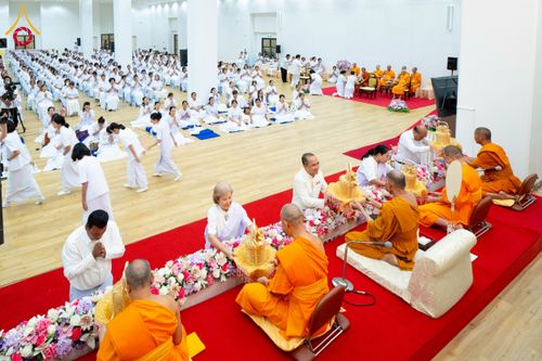 ภาพ No.221882:โครงการปฏิบัติธรรมอบรมศีลธรรม “บวชอุบาสิกาแก้ว” ถวายเป็นพระราชกุศลแด่พระบาทสมเด็จพระเจ้าอยู่หัว เนื่องในโอกาสมหามงคล “วันฉัตรมงคล”  ระหว่างวันที่ 2 – 4 พฤษภาคม 2568  ณ อาคาร 115 ปี คุณยายอาจารย์ฯ