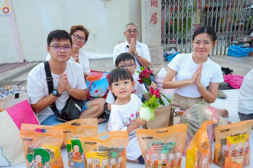 ภาพ No.237082:วันอาทิตย์ที่ 10 สิงหาคม พ.ศ. 2568 มหาสังฆทานครั้งยิ่งใหญ่ ตักบาตรพระ 10,000 รูป ถ.นิพัทธ์อุทิศ 3 ใจกลางนครหาดใหญ่ จ.สงขลา (ชุดที่ 2)