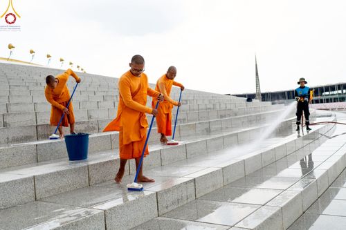 ภาพ No.218885:วันศุกร์ที่ 18 เมษายน พ.ศ. 2568 การเตรียมงานในลานธรรม , พระมหาธรรมกายเจดีย์ เพื่องานวันคุ้มครองโลก 22 เมษายน พ.ศ. 2568