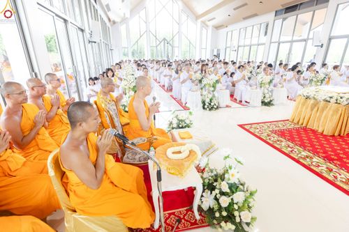 ภาพ No.239415:วันอาทิตย์ที่ 17 สิงหาคม พ.ศ. 2568 พิธีกดปุ่มอัญเชิญรูปเหมือน พระมงคลเทพมุนี (สด จันทสโร)  ณ มหาวิหารแก้วพระมงคลเทพมุนี  ศูนย์ปฏิบัติธรรมแก้วเมืองเลย