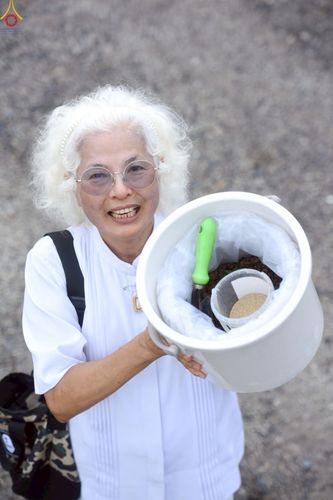 ภาพ No.246876:วันอาทิตย์ที่ 14 กันยายน พ.ศ. 2568 พิธีทอดผ้าป่า ซื้อดิน ปรับพื้นที่ลานธรรม  และพิธีกลั่นแผ่นดิน โปรยทราย สถาปนาองค์พระเจดีย์ เพื่อสร้างสันติภาพโลก  ณ ศูนย์ปฏิบัติธรรมสระบุรี อ.พระพุทธบาท จ.สระบุรี