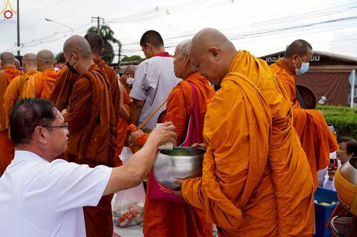 ภาพ No.229873:วันพฤหัสบดีที่ 26 มิถุนายน พ.ศ. 2568 พิธีตักบาตรพระ 1,165 รูป ฉลองก่อตั้งเมืองวานรนิวาส ครบรอบ 164 ปี ณ ถนนวานรนิวาส-อากาศอำนวย อ.วานรนิวาส จ.สกลนคร