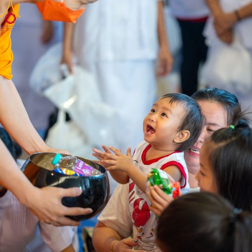 ภาพ No.92134:พิธีตักบาตร ในวันทอดกฐินสามัคคี ประจำปีพุทธศักราช 2566 วันอาทิตย์ต้นเดือนที่ 5 พฤศจิกายน พ.ศ. 2566 ณ สภาธรรมกายสากล วัดพระธรรมกาย จ.ปทุมธานี