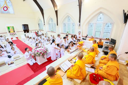 ภาพ No.175349:พิธีทอดกฐิน วัดพระธรรมกายแมนเชสเตอร์ เอดจลีย์ สต็อคพอร์ต ประเทศอังกฤษ ในโครงการกฐินสามัคคีทั่วไทย 30,000 วัด บูชาธรรม 80 ปี หลวงพ่อธัมมชโย โดยคณะศิษยานุศิษย์วัดพระธรรมกาย วันที่ 10 พฤศจิกายน พ.ศ. 2567