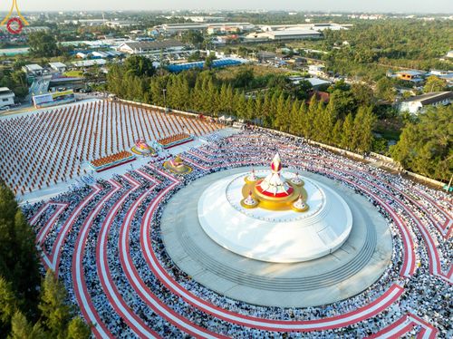 ภาพ No.192979:พิธีตักบาตรพระธรรมยาตรา ณ อนุสรณ์สถานคลองบางนางแท่น อ.สามพราน จ.นครปฐม ในโครงการธรรมยาตรา กตัญญูบูชา มหาปูชนียาจารย์ พระมงคลเทพมุนี(สด จนฺทสโร) พระผู้ปราบมาร อนุสรณ์สถาน 7 แห่ง ปีที่ 13 วันที่ 11 มกราคม พ.ศ.2568