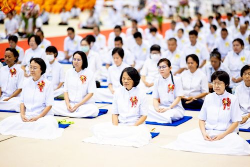 ภาพ No.233790:วันเสาร์ที่ 19 กรกฎาคม พ.ศ.2568 วันมหารำลึก ครั้งที่ 35 พิธีรำลึกถึงนักสร้างบารมี , พิธีสวดพระพุทธมนต์ , พิธีทอดผ้าบังสกุลและถวายไทยธรรม วัดพระธรรมกาย