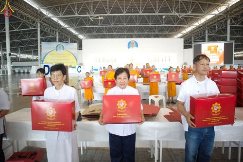 ภาพ No.210896:วันที่ 15 มีนาคม พ.ศ. 2568  บุญบรรจุกล่องไทยธรรม เพื่อถวายแด่พระสังฆาธิการ 40,000 กว่าวัดทั่วไทย ในวันคุ้มครองโลก 22 เมษายน พ.ศ. 2568