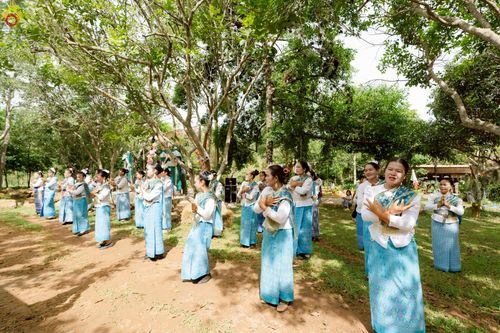 ภาพ No.234236:พิธีมุทิตาสักการะ "พระสิริรัตนเมธี" เจ้าคณะจังหวัดเลย ,พิธีถวายไทยธรรม ๙ วัด และพิธีทอดผ้าป่าเพื่อสร้างทุกสิ่ง  ในวาระทำบุญครบรอบ ๑๐ ปี ณ ศูนย์ปฏิบัติธรรมแก้วภูเรือ อ.ภูเรือ จ.เลย