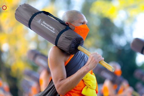 ภาพ No.104415:พระธรรมยาตราร่วมปฏิบัติธรรม และถ่ายภาพหมู่ประวัติศาสตร์ หน้ามหาวิหารพระมงคลเทพมุนี วันที่ 27 ธันวาคม พ.ศ. 2566