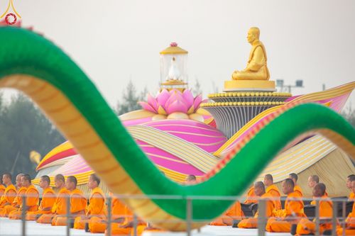 ภาพ No.198628:พระธรรมยาตราปฏิบัติธรรม และถ่ายภาพหมู่ประวัติศาสตร์ ณ อนุสรณ์สถานบางปลา วัดบางปลา อำเภอบางเลน จังหวัดนครปฐม ในโครงการธรรมยาตรา กตัญญูบูชา มหาปูชนียาจารย์ พระมงคลเทพมุนี(สด จนฺทสโร) พระผู้ปราบมาร อนุสรณ์สถาน 7 แห่ง ปีที่ 13 วันที่ 20 มกราคม พ.ศ. 2568