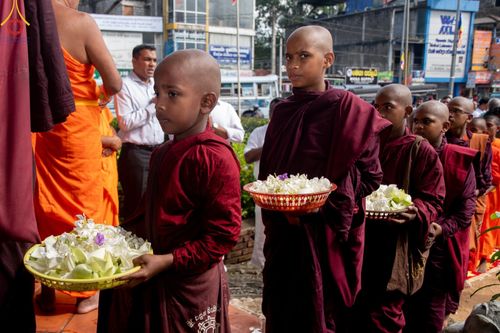 ภาพ No.139881:PhotoStory มหาศรัทธา ธรรมยาตราศรีลังกา EP.2 พิธีเปิดโครงการสยาม-ลังกา ธรรมยาตรา ฉลองเทศกาลวิสาขบูชาแห่งชาติ ศรีลังกา บูชาธรรม 80 ปีหลวงพ่อธัมมชโย เมื่อวันที่ 17 พฤษภาคม พ.ศ. 2567