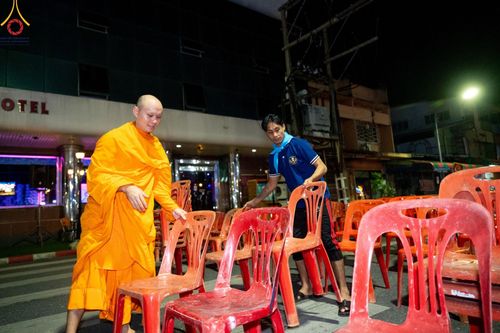 ภาพ No.151653:V.55 ทีมใหญ่ที่หาดใหญ่ เจ้าหน้าที่ทุกสถานะ หลายสัญชาติ ร่วมกันจัดงานตักบาตรที่หาดใหญ่ วันที่ 10-11 สิงหาคม พ.ศ. 2567