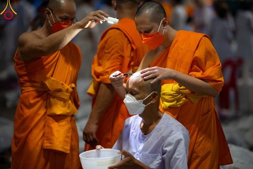 ภาพ No.99955:พิธีปลงผมธรรมทายาท โครงการอุปสมบทบูชาธรรมมหาปูชนียาจารย์ พ.ศ. 2566 ณ ลานธรรม มหาวิหารคด 8-9 ศูนย์อบรมวัดพระธรรมกาย วันอาทิตย์ที่ 3 ธันวาคม พ.ศ. 2566