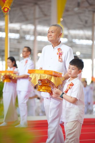 ภาพ No.134326:พิธีทอดผ้าป่าสมทบ มหาสังฆทาน 10,000 วัด ทั่วไทย วันอาทิตย์ต้นเดือนที่ 7 เมษายน พ.ศ.2567 ณ ห้องแก้วสารพัดนึก 1 สภาธรรมกายสากล  วัดพระธรรมกาย จ.ปทุมธานี