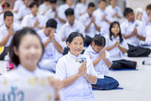 ภาพ No.249095:วันที่ 26-28 กันยายน พ.ศ. 2568 โครงการอบรม อุบาสกแก้ว อุบาสิกาแก้ว รุ่นที่ 3  ณ ศูนย์ปฏิบัติธรรมสมุทรปราการ ได้รับความเมตตาจากคณะสงฆ์ในพื้นที่  รวมถึงผู้บริหารสถานศึกษา ที่นำนักเรียนระดับมัธยมปลาย  มารับฟังข้อมูลเพื่อที่จะเป็นกำลังสำคัญ ในการเข้าร่วมขบวน