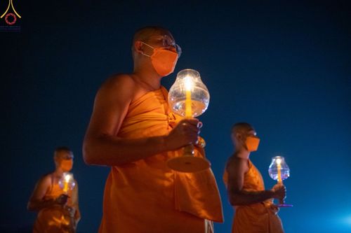 ภาพ No.77216:พิธีจุดมาฆประทีป ในวันมาฆบูชา อาทิตย์ต้นเดือนที่ 6 มีนาคม พ.ศ. 2566 ณ วัดพระธรรมกาย อ.คลองหลวง จ.ปทุมธานี