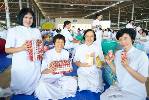 ภาพ No.149926:พิธีตักบาตร , พิธีปฎิบัติธรรม , พิธีถวายภัตตาหารเมนูสวรรค์ ในพรรษาแห่งการเข้าถึงธรรม วันธรรมชัย วันอังคารที่ 27 สิงหาคม พ.ศ.2567 ณ สภาธรรมกายสากล วัดพระธรรมกาย