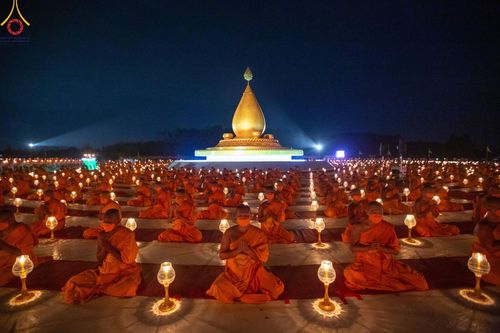 ภาพ No.129628:พิธีจุดประทีป 10,000 ดวง น้อมถวายเป็นพุทธบูชา ณ มหารัตนเจดีย์สิริปทุมสวรรค์ (เจดีย์อริยพุทธะ 5 พระองค์) ศูนย์ปฏิบัติธรรมภาคใต้ อ.บางกล่ำ จ.สงขลา  วันที่ 10 มีนาคม พ.ศ. 2567