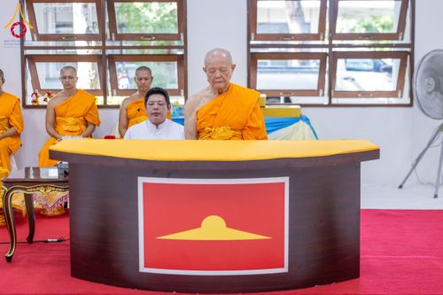 ภาพ No.160823:พิธีเจริญพระพุทธมนต์ และปิดแผ่นทองรูปเหมือน พระเดชพระคุณพระมงคลเทพมุนี (สด จนฺทสโร) พระผู้ปราบมาร จำนวน 3 องค์ วันเสาร์ที่ 5 ตุลาคม พ.ศ. 2567 ณ อาคารปลูกศรัทธา 2 (ชานชลาเดิม) วัดพระธรรมกาย อ.คลองหลวง จ.ปทุมธานี