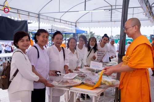 ภาพ No.118743:พิธีถวายภัตตาหารเป็นสังฆทาน แด่คณะพระธรรมยาตรา วันที่ 25 มกราคม พ.ศ. 2567 ณ อนุสรณ์สถานบางนางแท่น จ.นครปฐม
