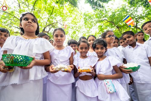 ภาพ No.140706:PhotoStory มหาศรัทธา ธรรมยาตราศรีลังกา EP.4 โครงการสยาม-ลังกา ธรรมยาตรา ฉลองเทศกาลวิสาขบูชาแห่งชาติ ศรีลังกา  บูชาธรรม 80 ปีหลวงพ่อธัมมชโย เส้นทางจาก เมืองดัมบูลลา ไปยัง เมืองมาตะเล  ตั้งแต่วันที่ 17-20 พฤษภาคม พ.ศ. 2567