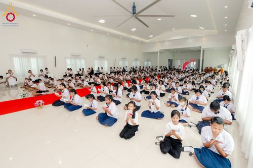 ภาพ No.180942:กิจกรรมวันรวมพลังเด็กดี V-Star ผู้นำฟื้นฟูศีลธรรมโลก ประจำปีพุทธศักราช 2567 จังหวัดสุพรรณบุรี ณ ศูนย์ปฏิบัติธรรมพระมงคลเทพมุนี อำเภอสองพี่น้อง จังหวัดสุพรรณบุรี วันที่ 21 พฤศจิกายน พ.ศ.2567