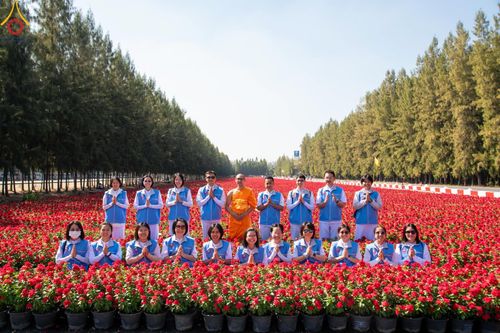 ภาพ No.191425:V.49 สารพัดV สารพัดดี ที่ธรรมยาตรา ในโครงการธรรมยาตรา กตัญญูบูชา มหาปูชนียาจารย์ พระมงคลเทพมุนี(สด จนฺทสโร) พระผู้ปราบมาร อนุสรณ์สถาน 7 แห่ง ปีที่ 13 ระหว่างวันที่ 2-31 มกราคม พ.ศ. 2568