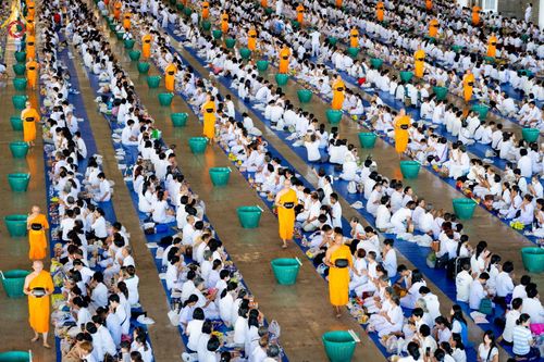 ภาพ No.158951:พิธีตักบาตร ในวันอาทิตย์ต้นเดือน วันที่ 6 ตุลาคม พ.ศ. 2567 ณ สภาธรรมกายสากล วัดพระธรรมกาย