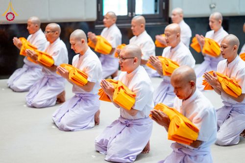 ภาพ No.256211:วันที่ 4 ตุลาคม พ.ศ. 2568 พิธีบรรพชาอุปสมบท  โครงการอุปสมบทหมู่บูชาธรรม 141 ปี  พระมงคลเทพมุนี (สด จนฺทสโร) ณ โบสถ์พระไตรปิฏก วัดพระธรรมกาย จ.ปทุมธานี