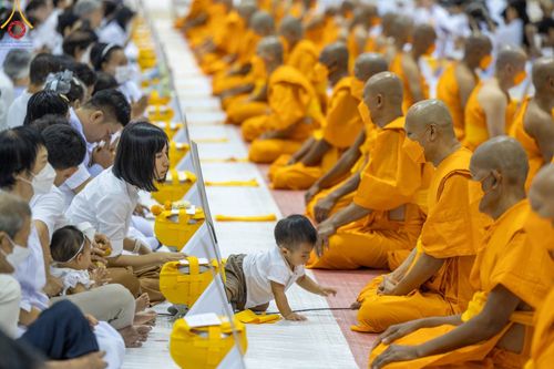 ภาพ No.101684:พิธีขอบรรพชา, พิธีขอสรณคมน์และศีล, พิธีถวายบาตร ในโครงการอุปสมบทหมู่ รุ่นบูชาธรรมมหาปูชนียาจารย์ ณ วัดพระธรรมกาย วันที่ 9 ธันวาคม พ.ศ. 2566